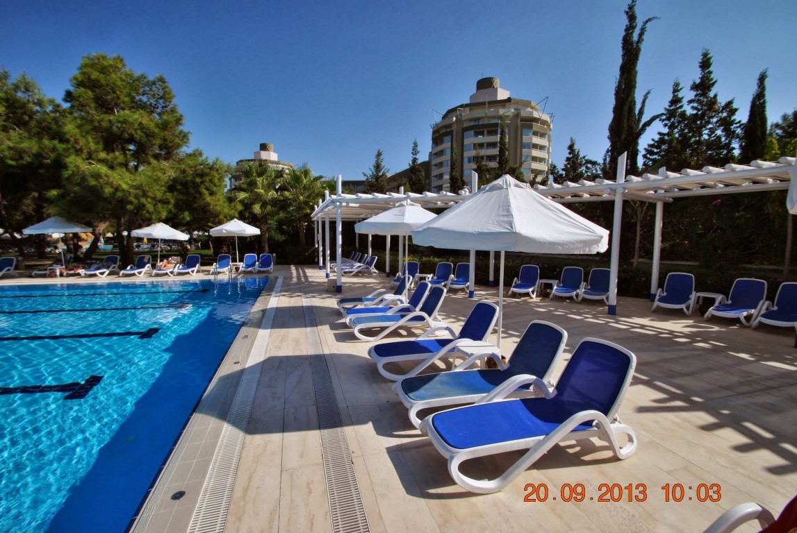 imagini hotel TITANIC LARA